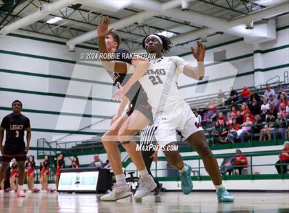 Thumbnail 2 in Wylie vs. Tyler Legacy (UIL 6A Regional Quarterfinal Playoffs) photogallery.