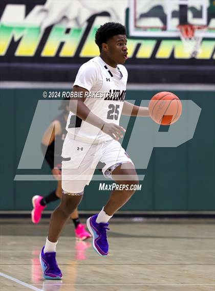 Thumbnail 2 in Wylie vs. Tyler Legacy (UIL 6A Regional Quarterfinal Playoffs) photogallery.