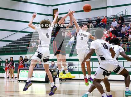 Thumbnail 2 in Wylie vs. Tyler Legacy (UIL 6A Regional Quarterfinal Playoffs) photogallery.