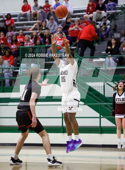 Thumbnail 2 in Wylie vs. Tyler Legacy (UIL 6A Regional Quarterfinal Playoffs) photogallery.