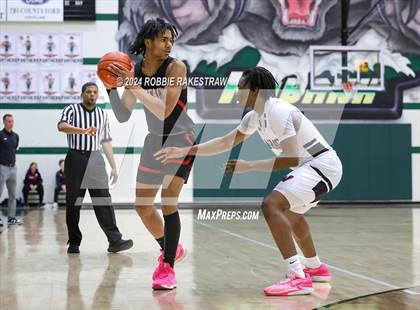 Thumbnail 2 in Wylie vs. Tyler Legacy (UIL 6A Regional Quarterfinal Playoffs) photogallery.