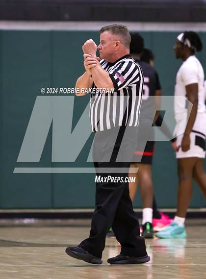 Thumbnail 3 in Wylie vs. Tyler Legacy (UIL 6A Regional Quarterfinal Playoffs) photogallery.