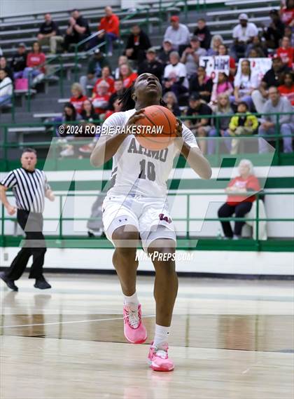 Thumbnail 3 in Wylie vs. Tyler Legacy (UIL 6A Regional Quarterfinal Playoffs) photogallery.