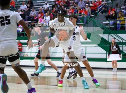 Thumbnail 3 in Wylie vs. Tyler Legacy (UIL 6A Regional Quarterfinal Playoffs) photogallery.
