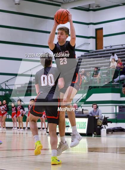 Thumbnail 3 in Wylie vs. Tyler Legacy (UIL 6A Regional Quarterfinal Playoffs) photogallery.