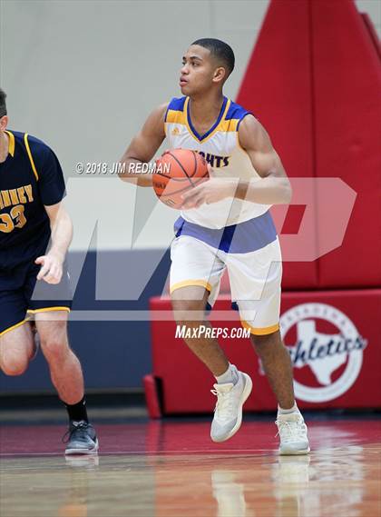Thumbnail 3 in McKinney vs. Elkins (McDonald's Texas Invitational) photogallery.