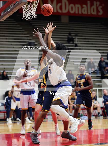 Thumbnail 3 in McKinney vs. Elkins (McDonald's Texas Invitational) photogallery.