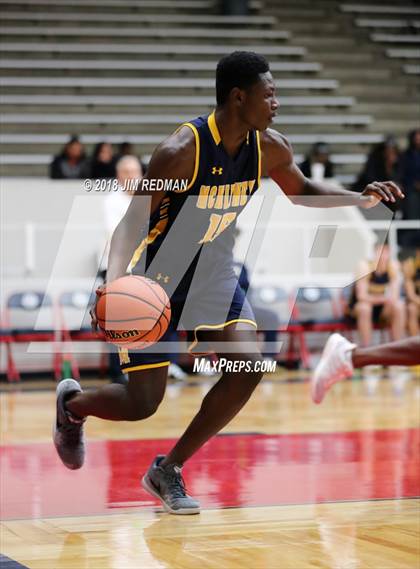 Thumbnail 2 in McKinney vs. Elkins (McDonald's Texas Invitational) photogallery.
