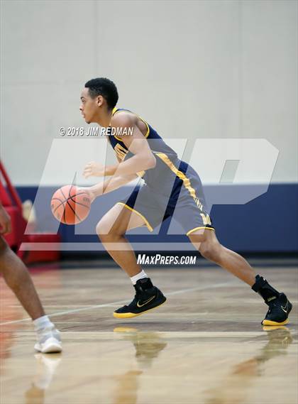 Thumbnail 2 in McKinney vs. Elkins (McDonald's Texas Invitational) photogallery.