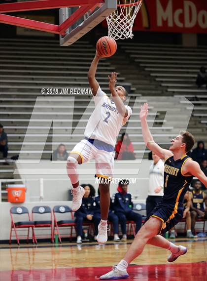 Thumbnail 3 in McKinney vs. Elkins (McDonald's Texas Invitational) photogallery.