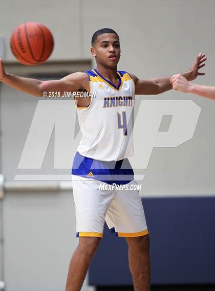 Thumbnail 2 in McKinney vs. Elkins (McDonald's Texas Invitational) photogallery.