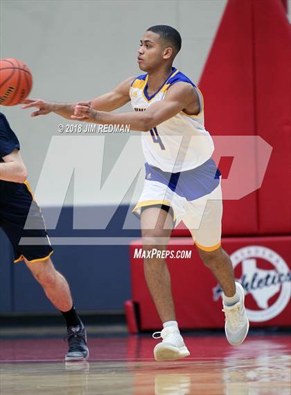 Thumbnail 1 in McKinney vs. Elkins (McDonald's Texas Invitational) photogallery.