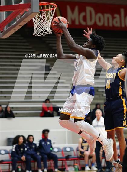 Thumbnail 2 in McKinney vs. Elkins (McDonald's Texas Invitational) photogallery.