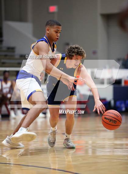 Thumbnail 3 in McKinney vs. Elkins (McDonald's Texas Invitational) photogallery.