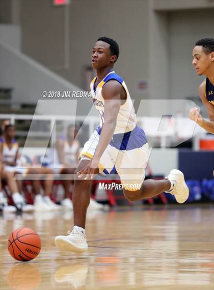 Thumbnail 2 in McKinney vs. Elkins (McDonald's Texas Invitational) photogallery.