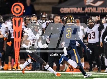 Thumbnail 2 in Central vs Oak Ridge (CIF NorCal Division 1-AA Regional Championship) photogallery.
