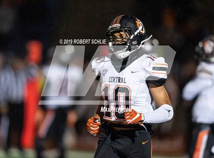 Thumbnail 3 in Central vs Oak Ridge (CIF NorCal Division 1-AA Regional Championship) photogallery.