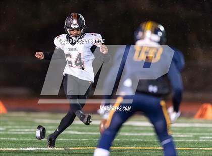 Thumbnail 1 in Central vs Oak Ridge (CIF NorCal Division 1-AA Regional Championship) photogallery.