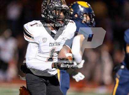 Thumbnail 3 in Central vs Oak Ridge (CIF NorCal Division 1-AA Regional Championship) photogallery.