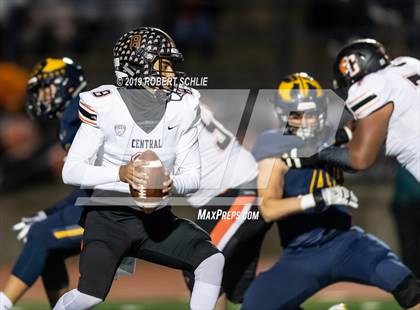 Thumbnail 2 in Central vs Oak Ridge (CIF NorCal Division 1-AA Regional Championship) photogallery.
