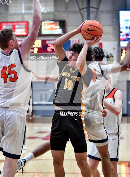 Thumbnail 1 in Rolling Hills Prep vs. Bosco Tech (Nike Extravaganza) photogallery.