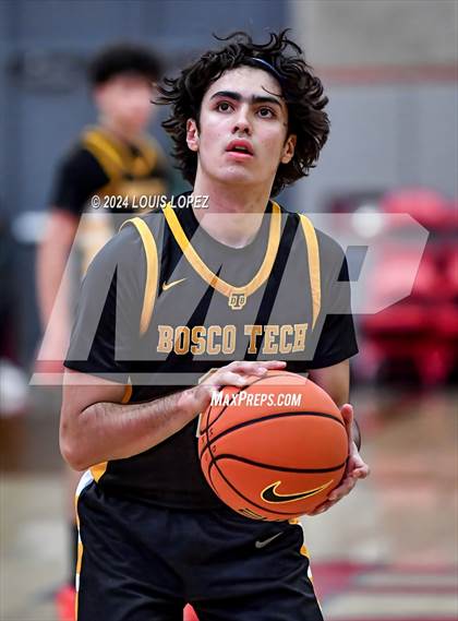 Thumbnail 2 in Rolling Hills Prep vs. Bosco Tech (Nike Extravaganza) photogallery.