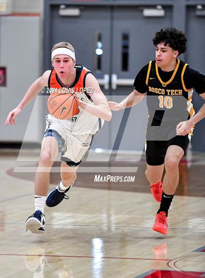 Thumbnail 1 in Rolling Hills Prep vs. Bosco Tech (Nike Extravaganza) photogallery.