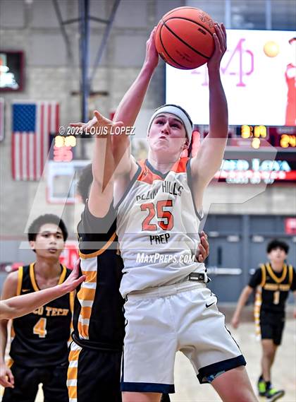 Thumbnail 2 in Rolling Hills Prep vs. Bosco Tech (Nike Extravaganza) photogallery.