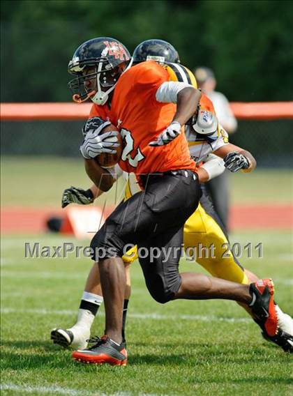 Thumbnail 3 in Lake Forest Academy vs. St. Laurence photogallery.