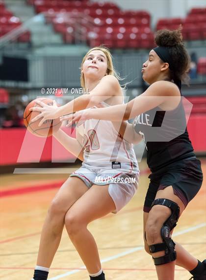 Thumbnail 3 in Lewisville @ Coppell photogallery.