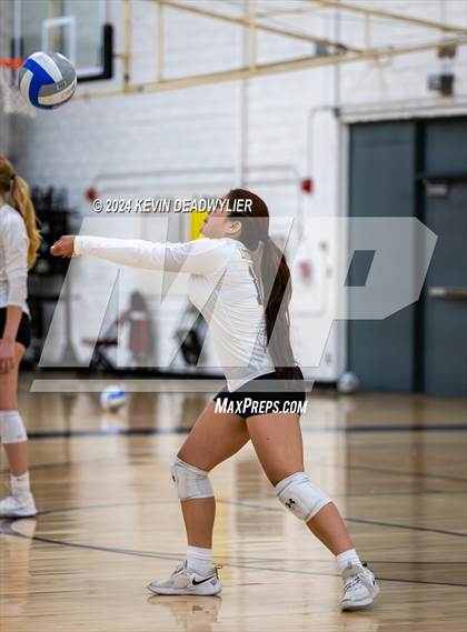 Thumbnail 2 in Louisville @ Calabasas photogallery.