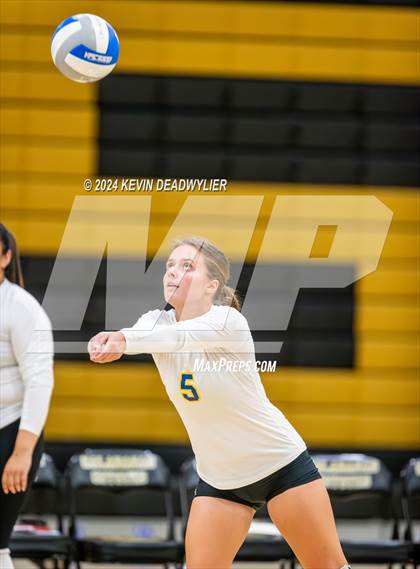 Thumbnail 1 in Louisville @ Calabasas photogallery.