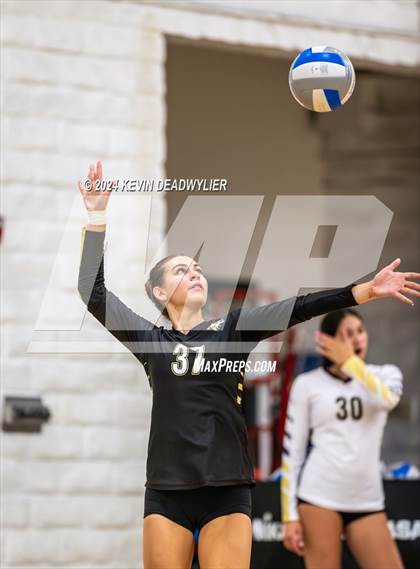 Thumbnail 3 in Louisville @ Calabasas photogallery.