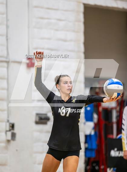 Thumbnail 3 in Louisville @ Calabasas photogallery.