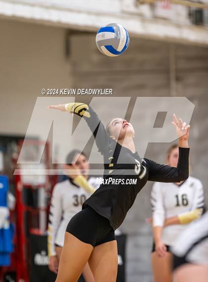 Thumbnail 1 in Louisville @ Calabasas photogallery.