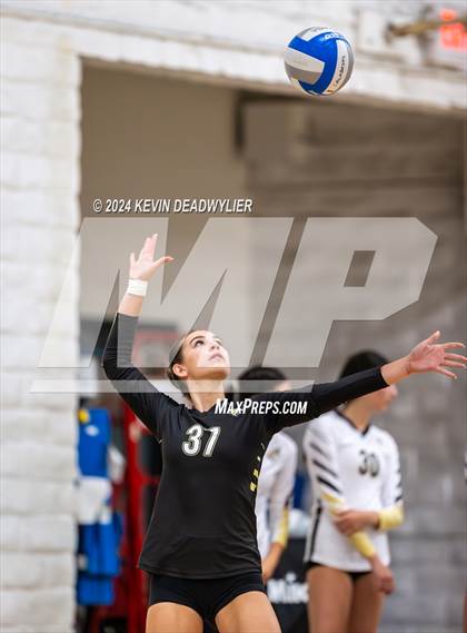 Thumbnail 2 in Louisville @ Calabasas photogallery.