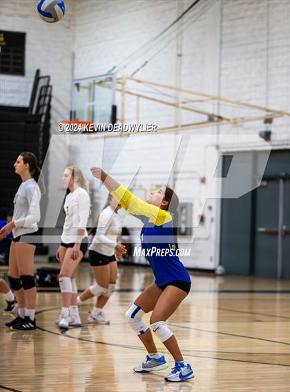Thumbnail 2 in Louisville @ Calabasas photogallery.