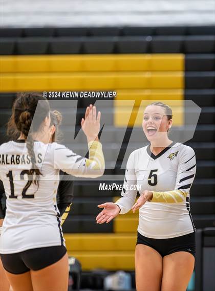 Thumbnail 3 in Louisville @ Calabasas photogallery.