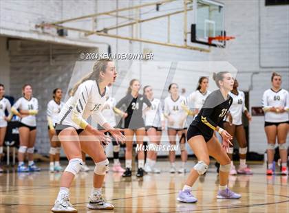 Thumbnail 3 in Louisville @ Calabasas photogallery.