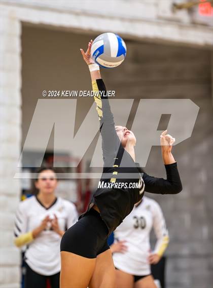 Thumbnail 1 in Louisville @ Calabasas photogallery.