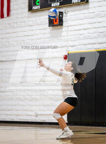 Thumbnail 3 in Louisville @ Calabasas photogallery.