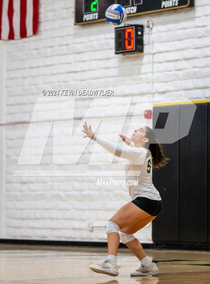 Thumbnail 1 in Louisville @ Calabasas photogallery.