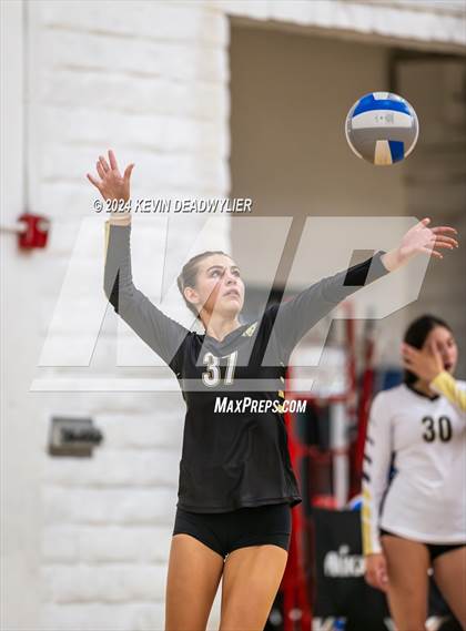 Thumbnail 2 in Louisville @ Calabasas photogallery.
