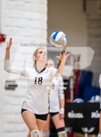 Thumbnail 3 in Louisville @ Calabasas photogallery.
