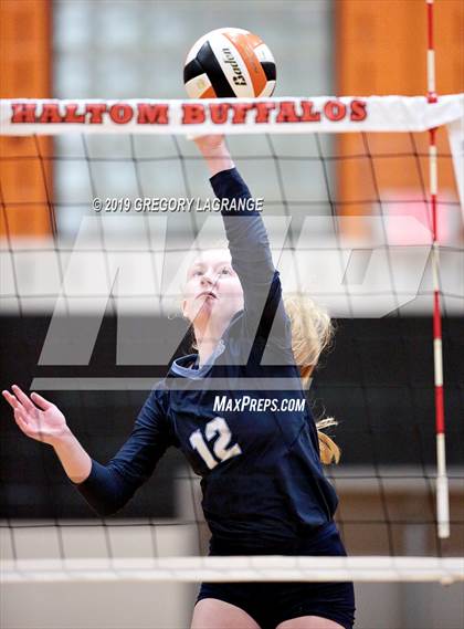 Thumbnail 1 in Bell vs Haltom photogallery.