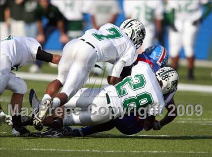 Thumbnail 1 in Hays vs. Huntsville (Texas Bi-District Playoffs) photogallery.