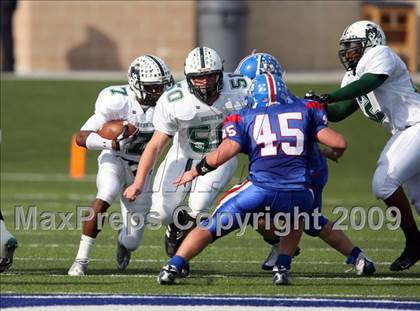 Thumbnail 2 in Hays vs. Huntsville (Texas Bi-District Playoffs) photogallery.