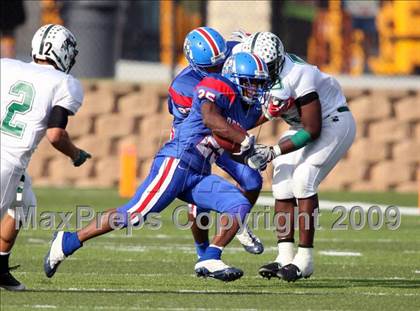 Thumbnail 3 in Hays vs. Huntsville (Texas Bi-District Playoffs) photogallery.