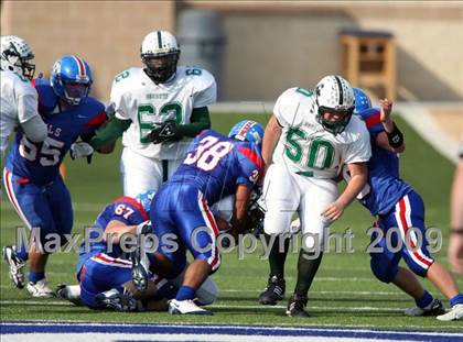 Thumbnail 3 in Hays vs. Huntsville (Texas Bi-District Playoffs) photogallery.