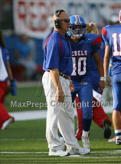 Thumbnail 1 in Hays vs. Huntsville (Texas Bi-District Playoffs) photogallery.
